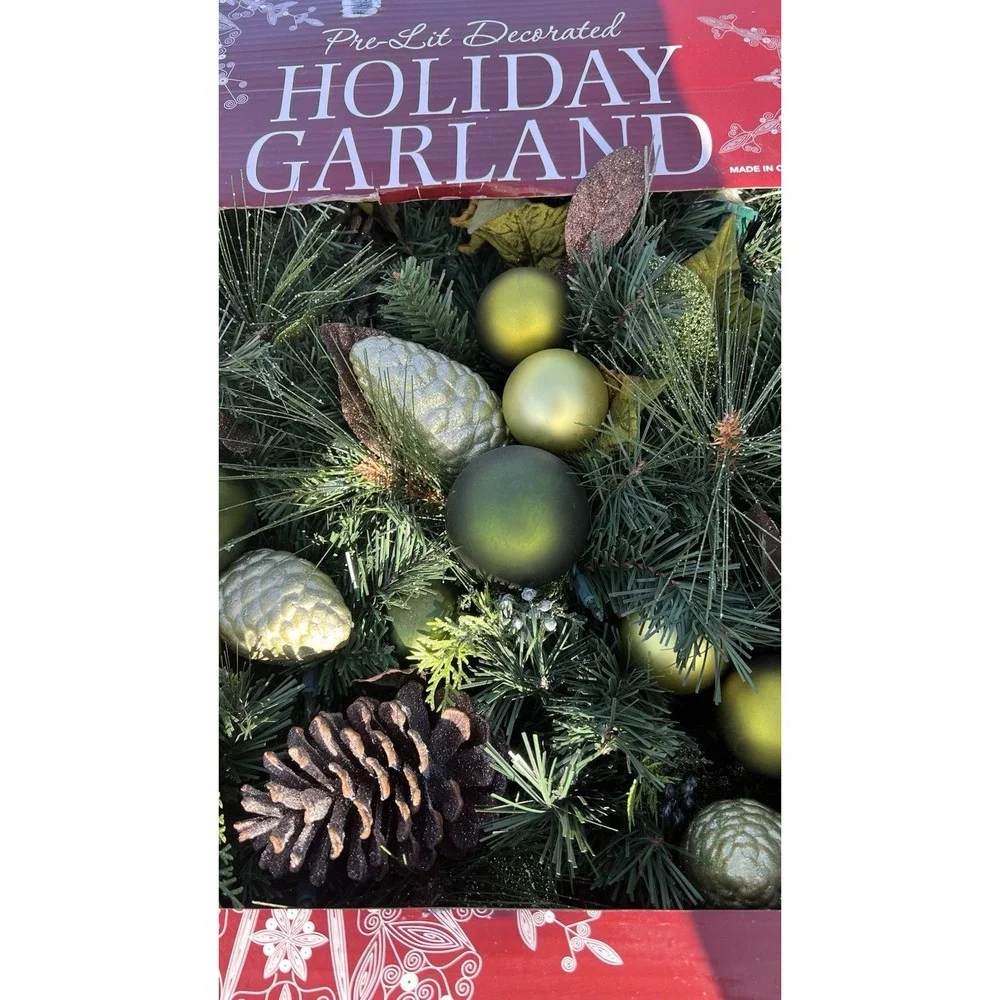 Kirkland 9' Pre-lit LED Greenery Holiday 9 FT Garland - Stunning Piece